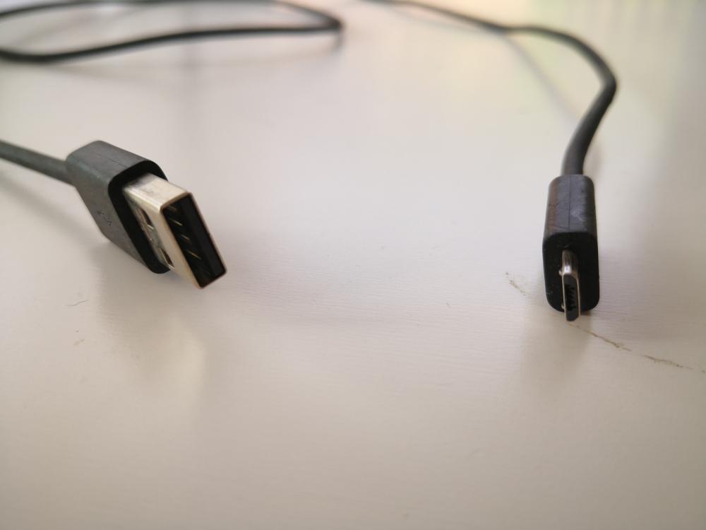 micro usb cable.jpg
